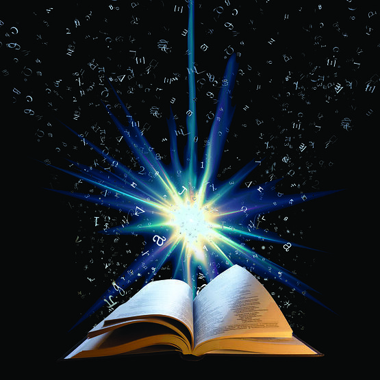 Offenes Buch, aus dem leuchtende Buchstaben und Symbole strahlen, vor schwarzem Hintergrund.